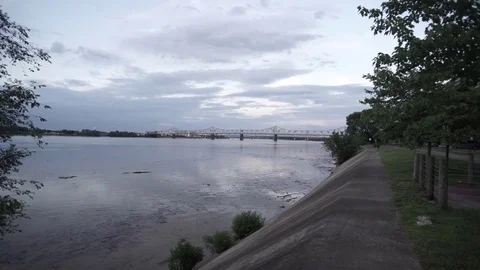 Clark Memorial Bridge over Ohio River from Downtown Louisville, KY Video stock 76090277