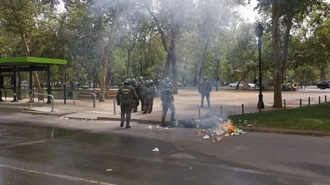 Clashes between the police and protesters at Santiago city Stock-Footage 118705102