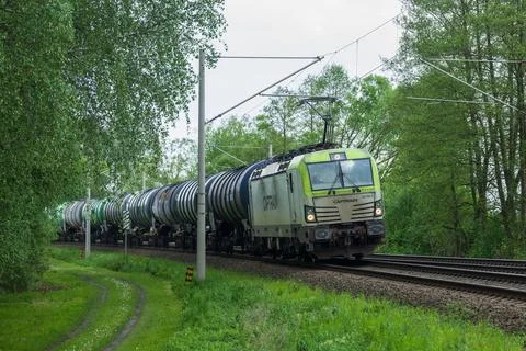 A class 193 from Captrain pulls a tank wagon train Stock Photos