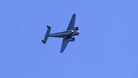 Classic Aviation Lockheed Model 12A Blue Sky Flyover Tracking Shot 库存影片 331903326