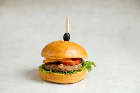 Classic Cajun Beef burger include cheese slice, tomato, onion and lettuce l.. Foto stock