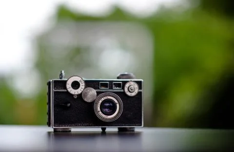 Classic camera Put on the table does not look expensive. Photography Ideas an 库存照片