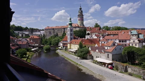 Classic Český Krumlov View with Castle, Church and River Vídeo Stock 313221925