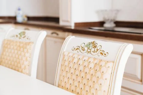 Classic chairs with a pattern for the kitchen. Retro home decor elements. Foto stock