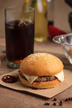 Classic cheeseburger with ingredients Stock-Fotos