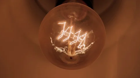 Classic Edison Light Bulb being switched on and off in slow motion Vídeo Stock 124281377