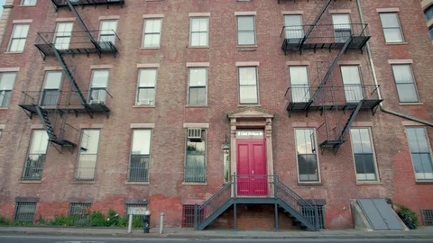 Classic New York Facade wit Red door and fire stairs 動画素材 79850484
