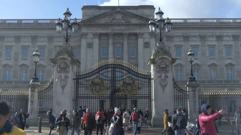 Classic Shot of the Front of Buckingham Palace in London Stock Footage 154015967
