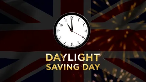 A classic wall clock displayed over the flag of the united kingdom with day.. 库存影片 346541153