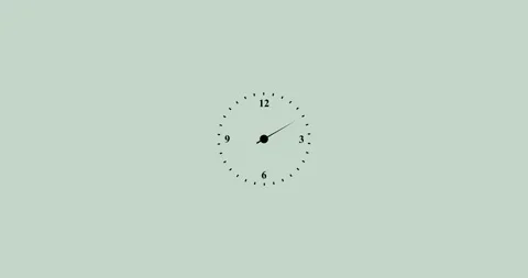 Classic wall clock on a transparent background animation. 12 hours clock loop ti Vídeos de archivo 331661165