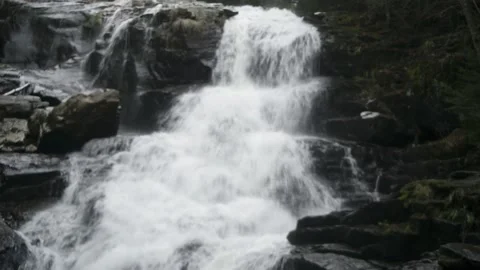 A classic waterfall bouncing over boulders 스톡 동영상 166534931