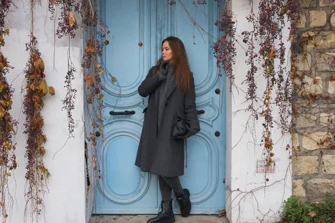 Classic Winter Style by Rustic Blue Door and Ivy in Montmartre, Paris 写真素材