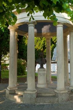 Classical monopteros temple monument to George Washington at Parco Belveder.. 스톡 사진