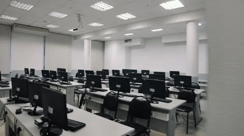 Classroom with computers. Steadicam fly thru auditorium Vidéo 63124868
