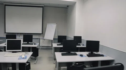 Classroom with computers. Steadicam fly thru auditorium Видео 63125261