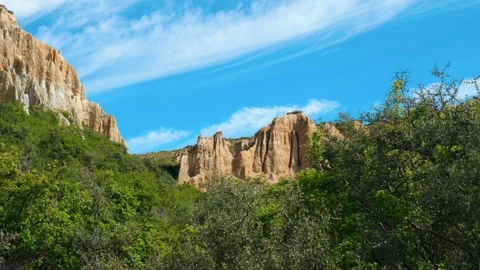 Clay Cliffs through bushes 動画素材 260367281