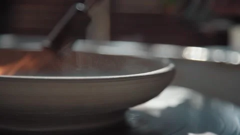 Clay plate on the potter's wheel, the process of creation. Stock-Footage 257225343