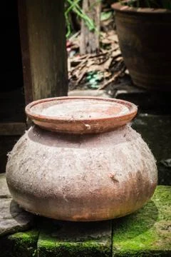 Clay pot on the brick . Foto stock