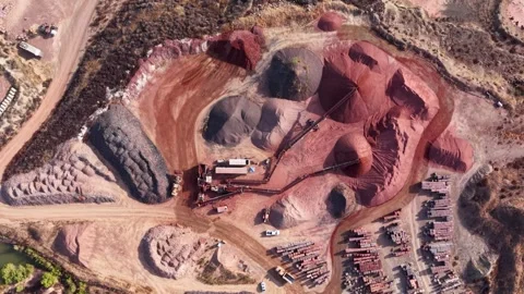 Clay Processing Yard with Machinery, Aggregate Piles and Conveyor Belt Stockbeeldmateriaal 344213755