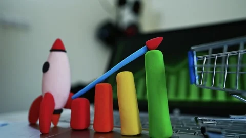 Clay Rocket and Bar Graph on Laptop, Clay rocket and bar graph representing.. Видео 304879215