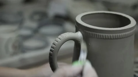Clay workshop. Brush lubrication of the joints of the handle with a clay mug Video stock 130526279