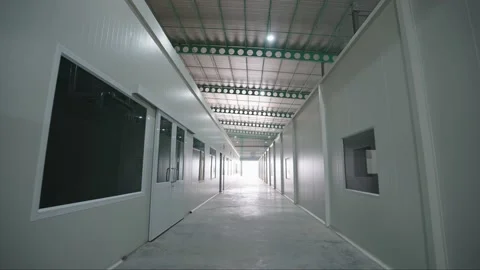 Clean and empty industrial hall. Empty warehouse Vídeo Stock 238732639