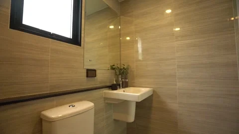 Clean and Nice Beige Tile Wall Bathroom, Walkthrough Vídeos de archivo 250121280