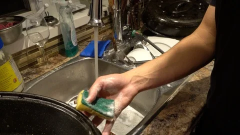 Clean Up A Big Bowl 스톡 동영상 122699998