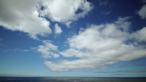 Clean cloudlapse over water Video stock 2538001