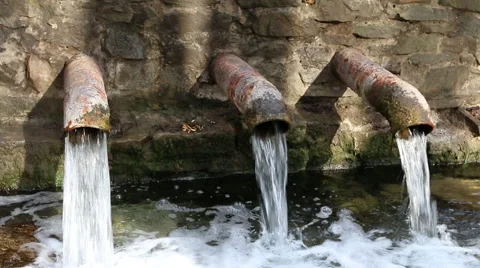 Clean drinking water flowing from a old metal pipe. Stock Footage 62925504