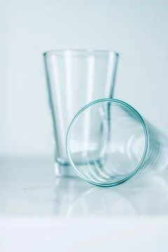 Clean empty glasses on marble table Foto stock
