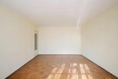 Clean empty old room interior Фото