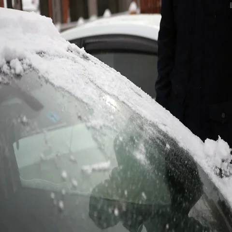 Clean the glass scraper machine Video stock 69612408