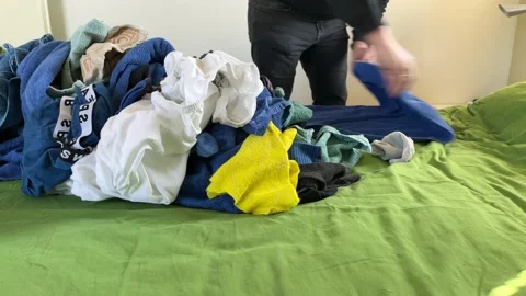 Clean laundry folded by a man Stock-Footage 151289423