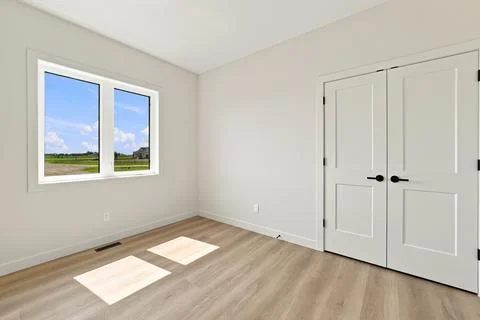 Clean, modern room features white walls and light wood floors Stock Illustration