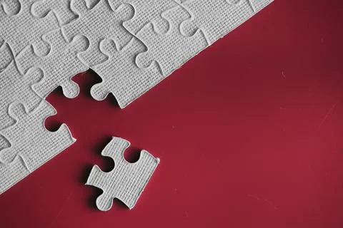 Clean puzzle elements on the red background. Empty puzzle piece on the tabl.. Foto stock