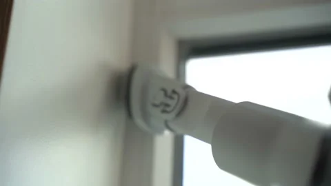 Clean the room with a vacuum cleaner Vídeo Stock 115370286