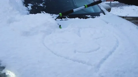 Clean snow from the car. Video stock 220601718