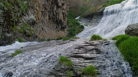 Clean Thermal Waterfall, Arpa River in Jermuk, Armenia 10 Vidéo 90094108