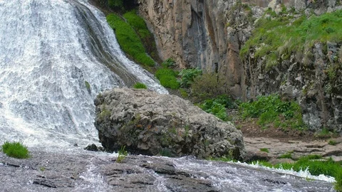 Clean Thermal Waterfall, Arpa River in Jermuk, Armenia 9 Vidéo 90094617