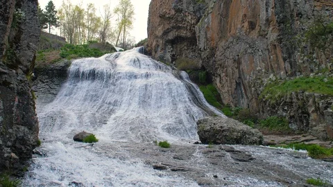 Clean Thermal Waterfall, Arpa River in Jermuk, Armenia 5 Vidéo 90094716