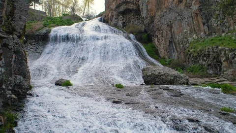 Clean Thermal Waterfall, Arpa River in Jermuk, Armenia 4 Vidéo 90094854