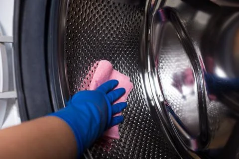 Clean a washing machine. Preparing washer for work. Stock-Fotos