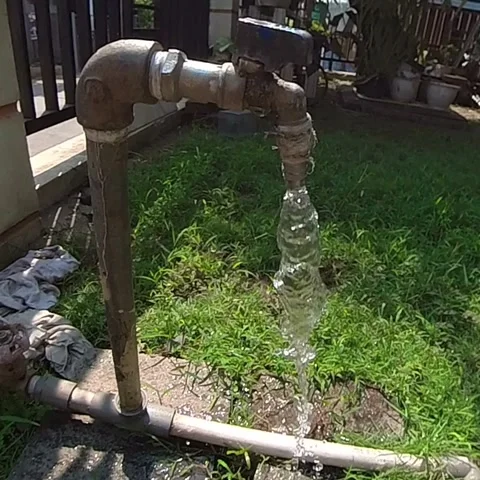 Clean water from pipes Video stock 254311039