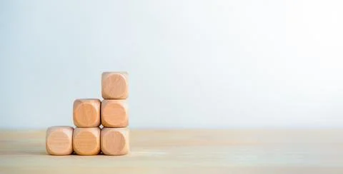 Clean wooden cube blocks stack as business chart steps isolated on wood des.. Foto stock