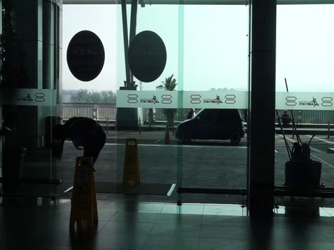 Cleaner at airport Video stock 126475255