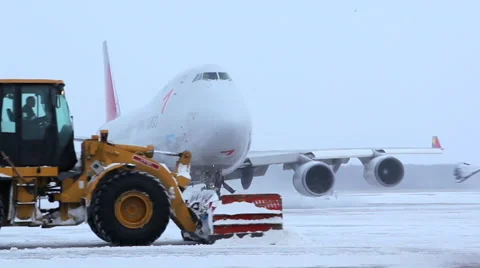 Cleaning the airport in winter Stock Footage 42017208