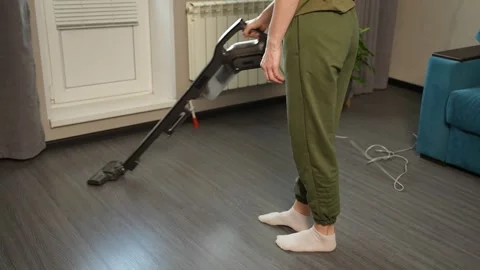 Cleaning the apartment on a weekend. Stockbeeldmateriaal 306689327