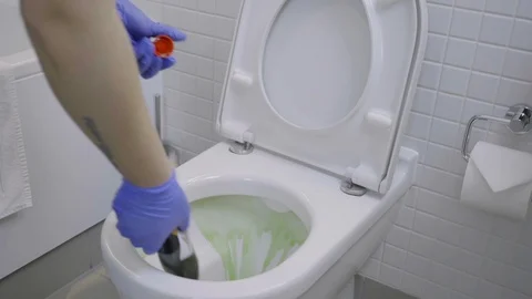 Cleaning bathroom Stock Footage 91031446