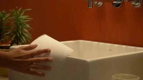 Cleaning the bathroom sink Stock-Footage 128546187